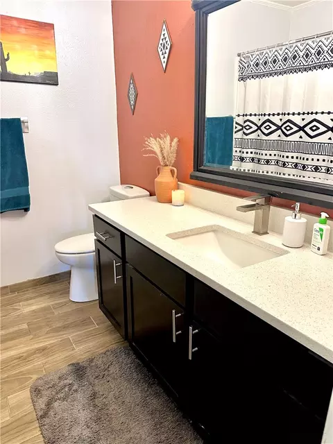 Bath - 500 Ward Ave E, Robinson, TX 76706 photo 1 of 2