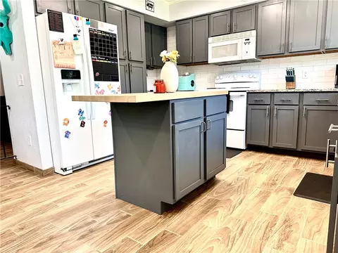 Kitchen - 500 Ward Ave E, Robinson, TX 76706 photo 3 of 3