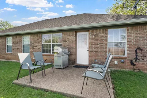 Exterior - 401 David Davis Dr, Mcgregor, TX 76657 photo 2 of 4