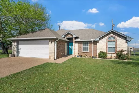 401 David Davis Dr, Mcgregor, TX 76657