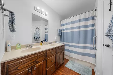 Bath - 401 David Davis Dr, Mcgregor, TX 76657 photo 1 of 2