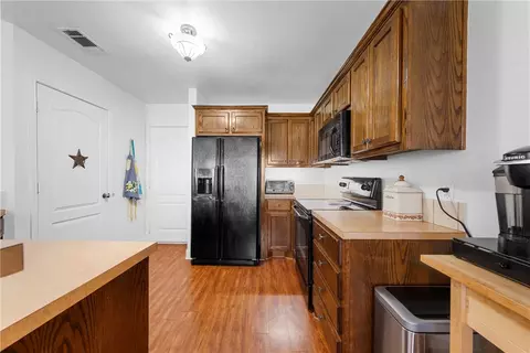 Kitchen - 401 David Davis Dr, Mcgregor, TX 76657 photo 2 of 3