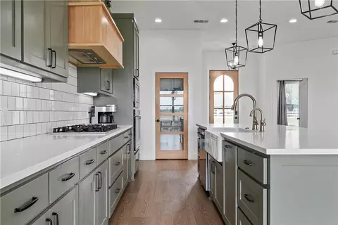 Kitchen - 174 Evening Star, Mcgregor, TX 76657 photo 3 of 4