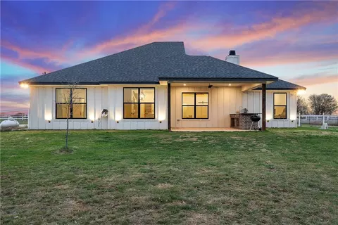 Exterior - 174 Evening Star, Mcgregor, TX 76657 photo 6 of 13