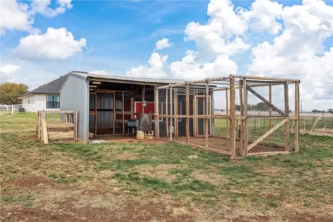 Exterior - 174 Evening Star, Mcgregor, TX 76657 photo 8 of 13
