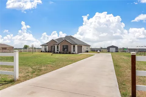 Exterior - 174 Evening Star, Mcgregor, TX 76657 photo 11 of 13