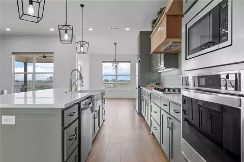Kitchen - 174 Evening Star, Mcgregor, TX 76657 photo 2 of 4
