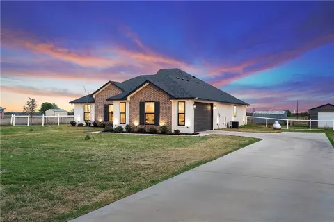 Exterior - 174 Evening Star, Mcgregor, TX 76657 photo 3 of 13