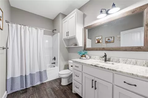 Bath - 917 Farney Rd, Lorena, TX 76655 photo 4 of 4
