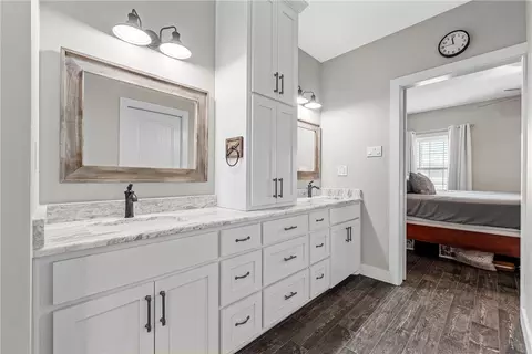 Bath - 917 Farney Rd, Lorena, TX 76655 photo 1 of 4