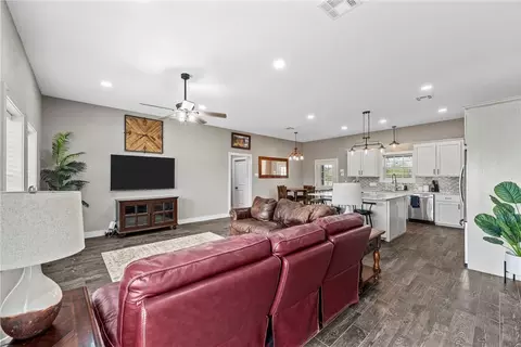 Entry Way - 917 Farney Rd, Lorena, TX 76655 photo 2 of 4