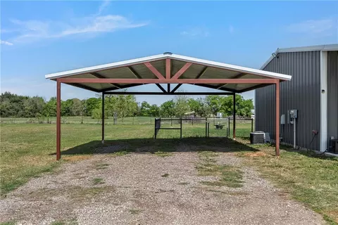 Exterior - 917 Farney Rd, Lorena, TX 76655 photo 5 of 9