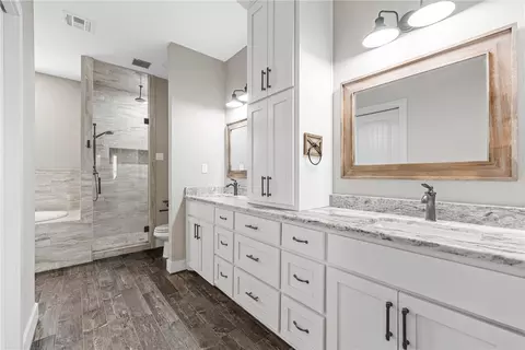 Bath - 917 Farney Rd, Lorena, TX 76655 photo 2 of 4