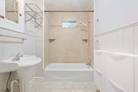 Bath - 4101 N 19th St, Waco, TX 76708 photo 3 of 4