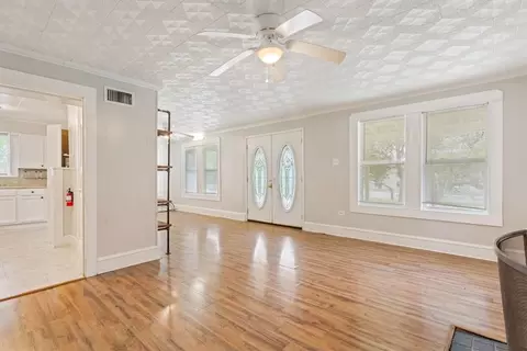 Living - 4101 N 19th St, Waco, TX 76708 photo 5 of 6