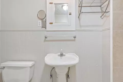 Bath - 4101 N 19th St, Waco, TX 76708 photo 2 of 4