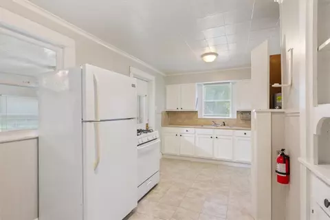 Kitchen - 4101 N 19th St, Waco, TX 76708 photo 2 of 2