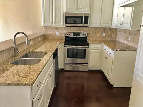 697 Park St, Mcgregor, TX 76657 photo 7