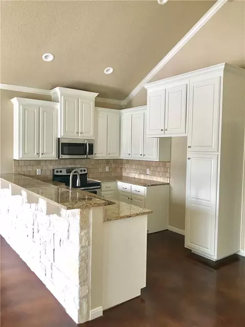 697 Park St, Mcgregor, TX 76657 photo 2