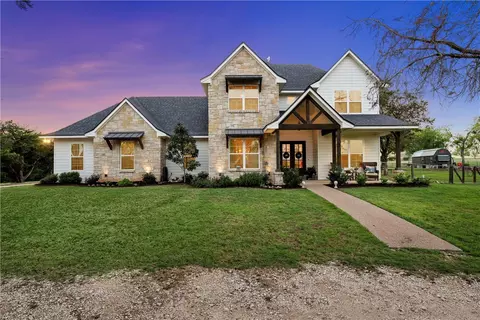 1074 Lifestyle Ln, Mcgregor, TX 76657