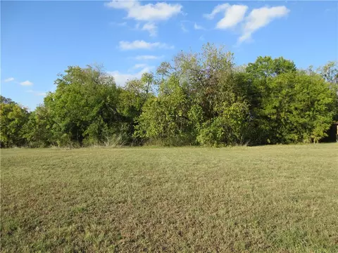 111 Country Club Dr, Marlin, TX 76661