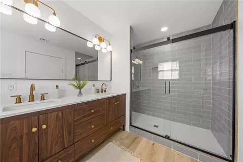 Bath - 3201 Pine Ave, Waco, TX 76708 photo 2 of 3
