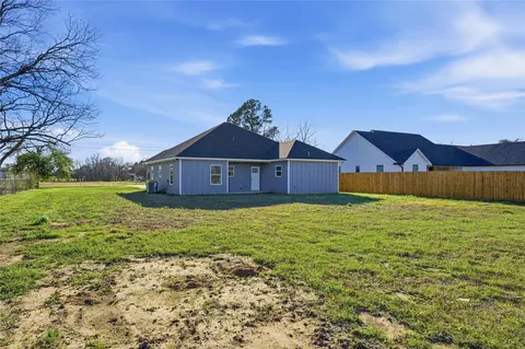 Exterior - 412 E Hunt St, Bremond, TX 76629 photo 3 of 3