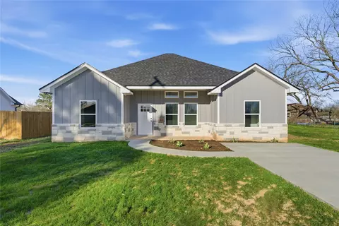412 E Hunt St, Bremond, TX 76629