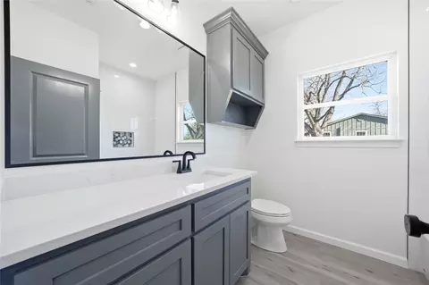 Bath - 412 E Hunt St, Bremond, TX 76629 photo 1 of 3