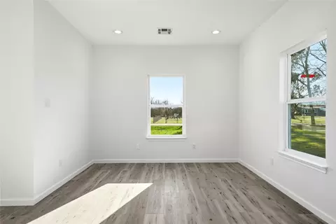 Living - 412 E Hunt St, Bremond, TX 76629 photo 1 of 3