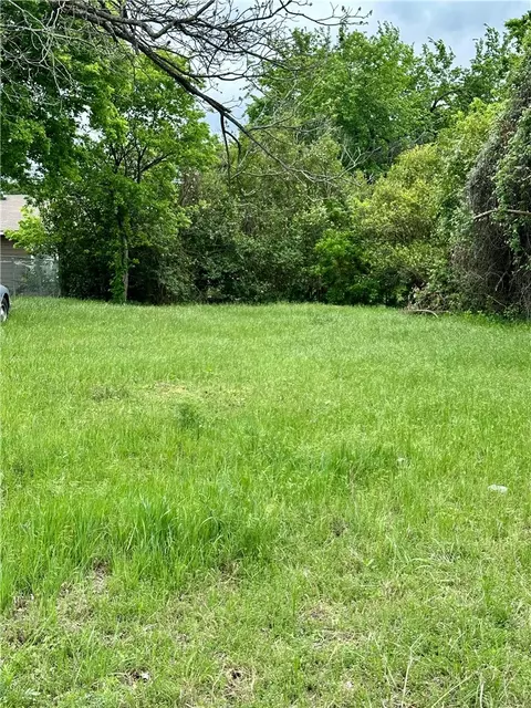 2104 Herring Ave, Waco, TX 76708 photo 3