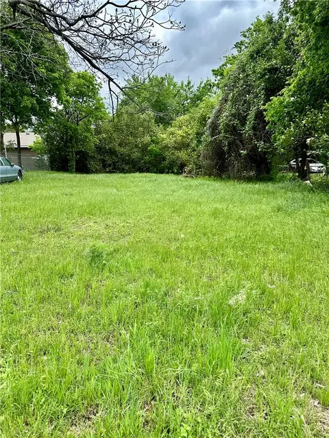 2104 Herring Ave, Waco, TX 76708 photo 2