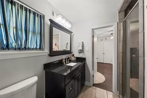 Bath - 704 W 3rd St, Eddy, TX 76524 photo 3 of 3
