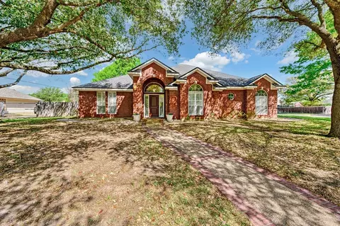 901 Stoneridge Dr, Hewitt, TX 76643