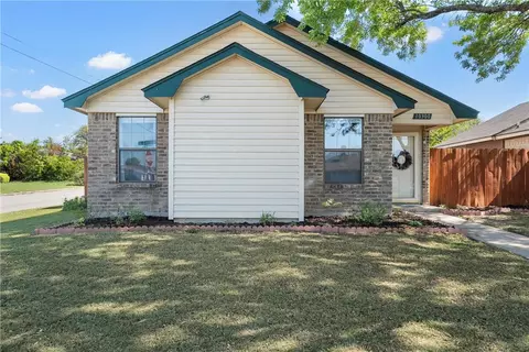 10300 Hiawatha Dr, Waco, TX 76712