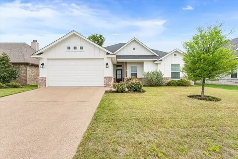 10305 Fallen Leaf Dr, Waco, TX 76712