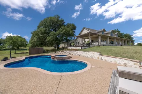 2704 Fm 2490, Clifton, TX 76634