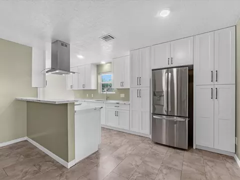 Kitchen - 4318 Ponca St, Pasadena, TX 77504 photo 4 of 5