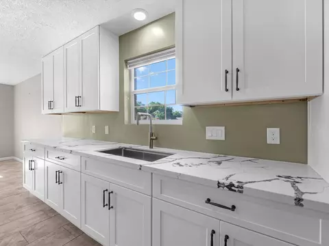 Kitchen - 4318 Ponca St, Pasadena, TX 77504 photo 2 of 5