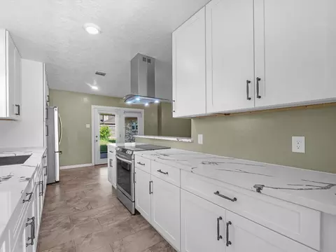 Kitchen - 4318 Ponca St, Pasadena, TX 77504 photo 3 of 5