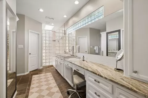 Bath - 6819 Still Meadow St, Spring, TX 77389 photo 2 of 6