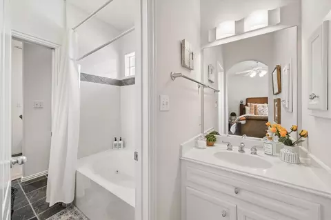 Bath - 6819 Still Meadow St, Spring, TX 77389 photo 4 of 6