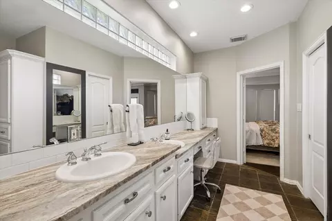 Bath - 6819 Still Meadow St, Spring, TX 77389 photo 3 of 6