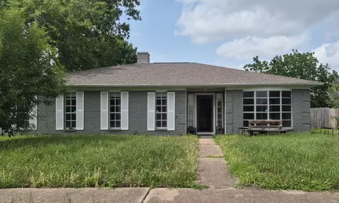 9430 Claridge Dr, Houston, TX 77031