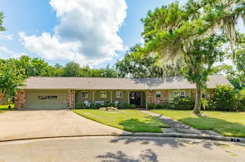 17 Seminole Ln, West Columbia, TX 77486
