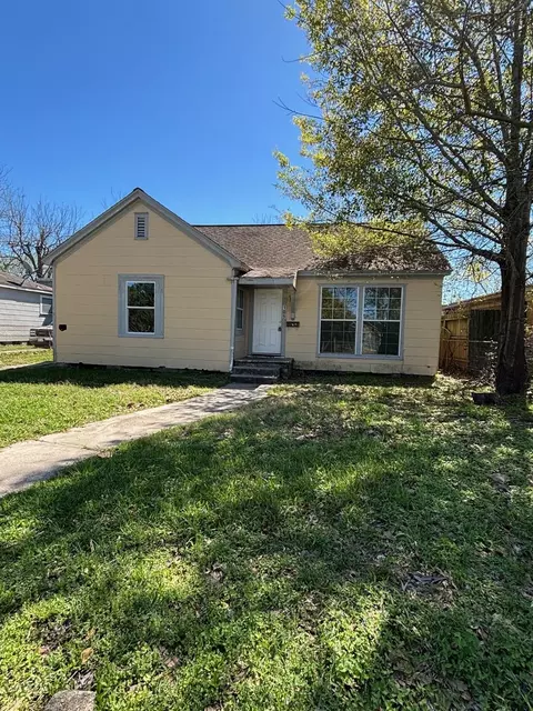 109 Schilling St, Baytown, TX 77520