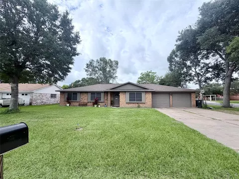 407 Ash St, El Campo, TX 77437