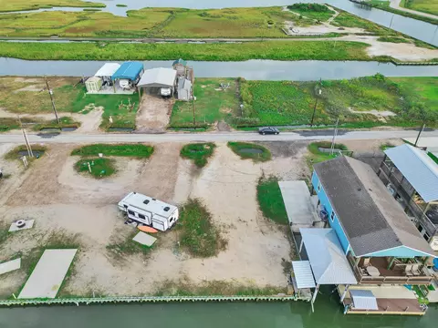 1120 Gator Pt, Port Bolivar, TX 77650