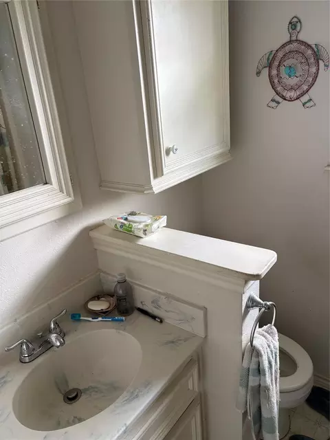 Bath - 192 Moon Beam Dr, Trinity, TX 75862 photo 1 of 2