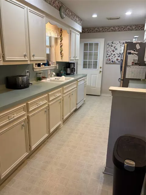 Kitchen - 192 Moon Beam Dr, Trinity, TX 75862 photo 2 of 5